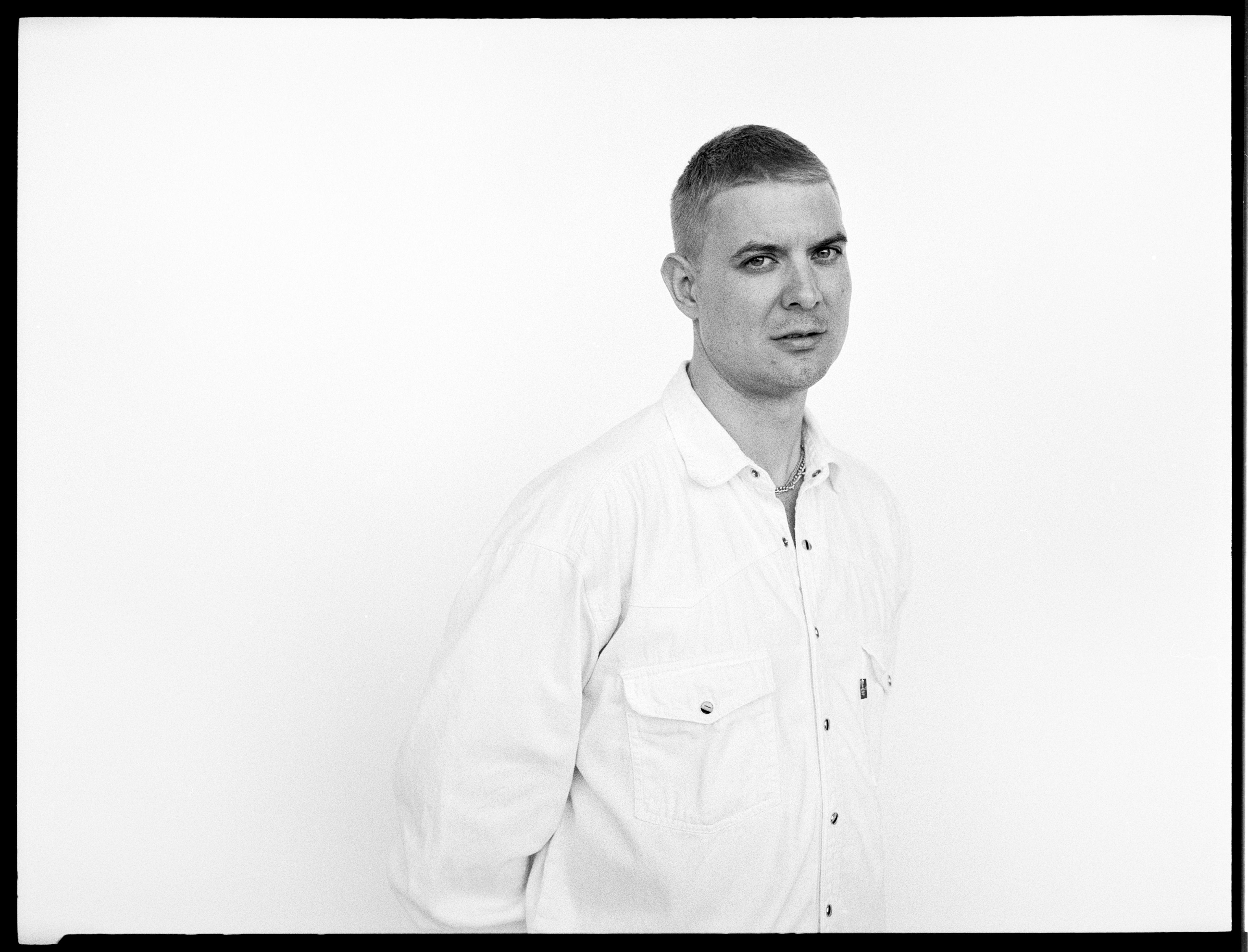 Pressefoto af Caspar Eric, fotograferet af Petra Kleis